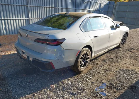 2025 BMW 740I xDrive из США, поврежденный, VIN WBA33EH0XSCU64997